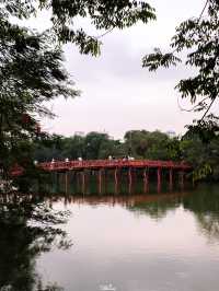 Hoan Kiem Lake ทะเลสาบสุดชิลใจกลางฮานอย