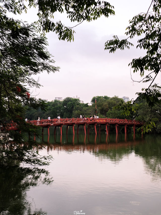 Hoan Kiem Lake ทะเลสาบสุดชิลใจกลางฮานอย