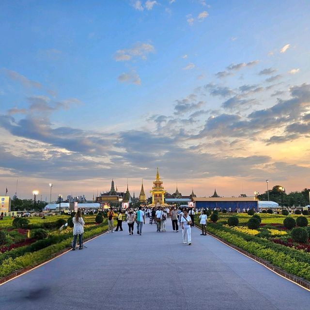 ไหว้พระธาตุเขี้ยวแก้ว