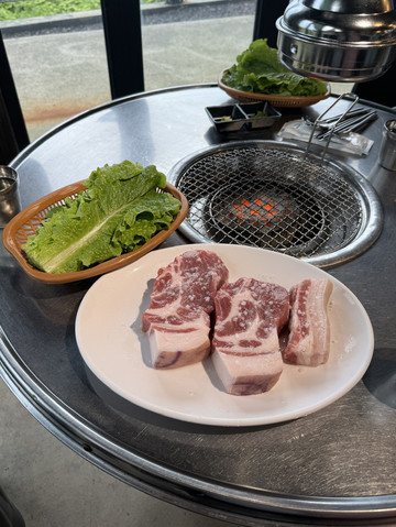 済州島旅行】西帰浦市／練炭で焼く最高品質の済州黒豚 | Trip.com 西帰浦市