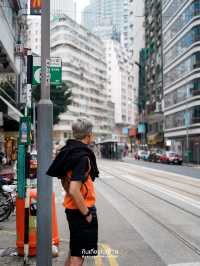เช้าวันศุกร์แสนสงบในย่าน Wan Chai ฮ่องกงในวันหยุด