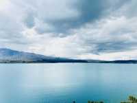 Lake Taupō,  large crater lake in New Zealand 🇳🇿 