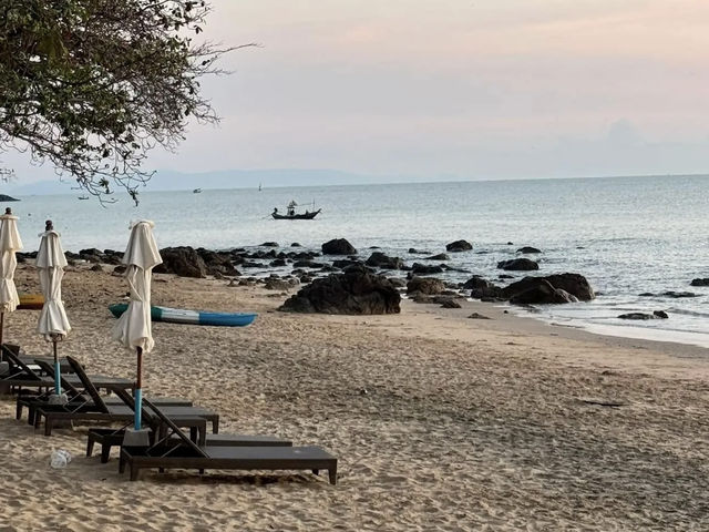เดินเล่นริมหาดสิชลชิลๆดูพระอาทิตย์ตก 🌅