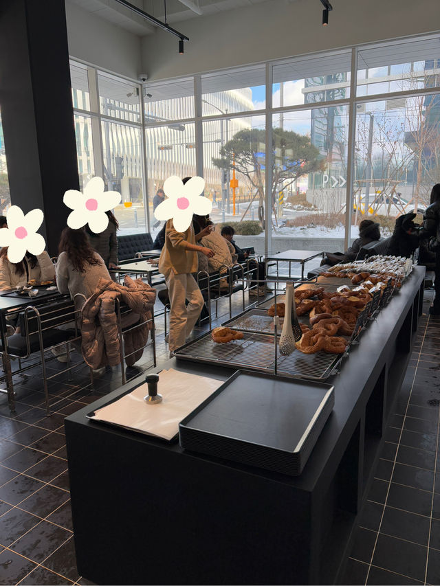 머나먼 핀란드 헬싱키 라떼를 맛 볼 수 있는 ‘minimale'🖤☕️