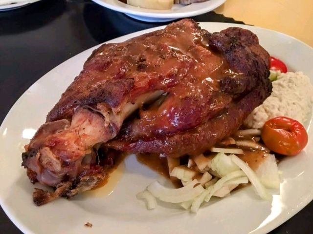 捷克CK小鎮的啤酒廠餐館 Pivovarská Restaurace，大口喝酒、大口吃肉！