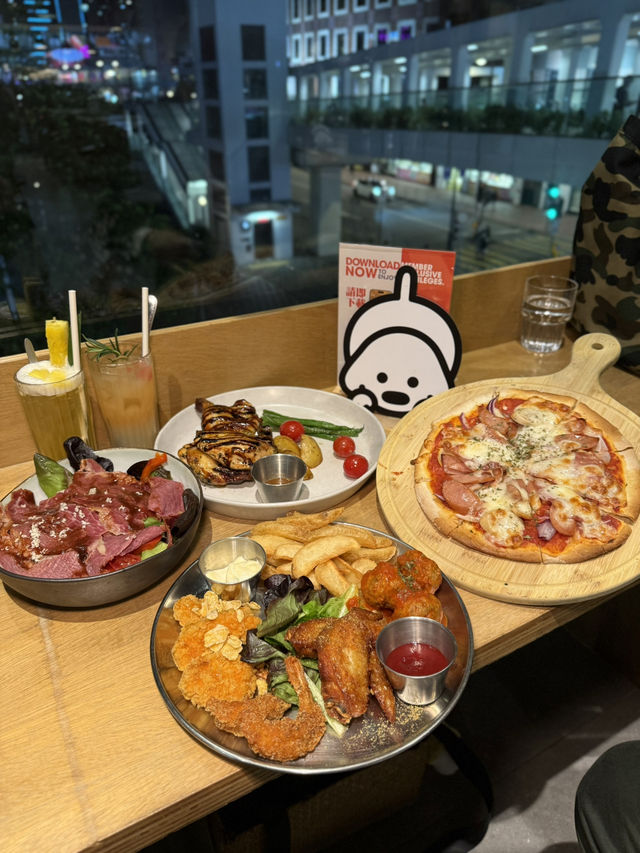 愜意木系Café．巨大落地大玻璃