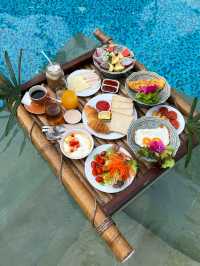 FLOATING BREAKFAST AT BURASURI HOTEL IN PHUKET 🇹🇭