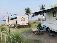 Eureka Beach Cafe Huahin พักผ่อนสุดชิลในรถบ้านริมเ