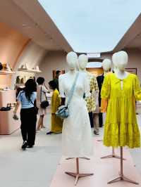 “Shop & Soar: A First-Class Shopping Experience at Coach Airways Melaka!”