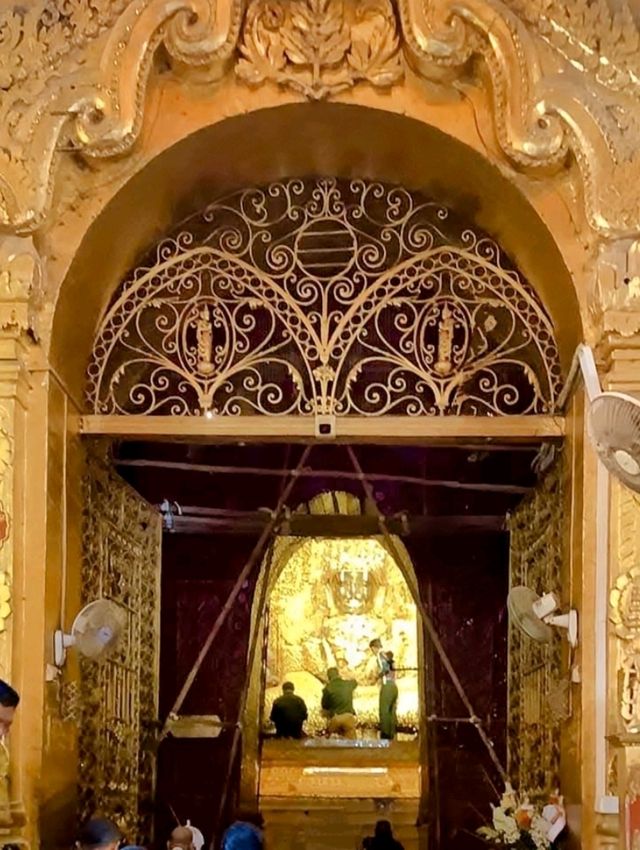曼德勒-馬哈穆尼寺，相傳佛陀親自開光的真身佛像！