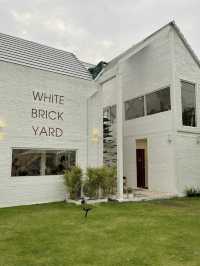 White Brick Yard คาเฟ่สีขาวมินิมอล
