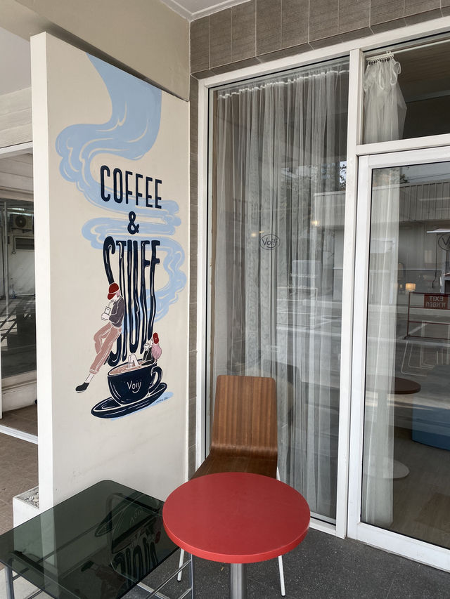 Voiij Coffee and Stuff: คาเฟ่สไตล์มินิมอล 🤍