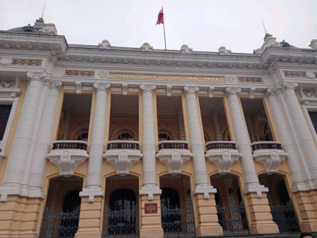  Meeting Point ที่Grand Opera House ในฮานอย✨️
