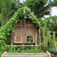 บ้านไร่ ไออรุณ: กะเปอร์ ระนอง