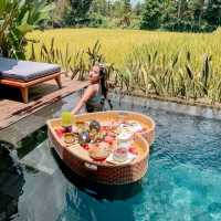 nice resort with a cafe