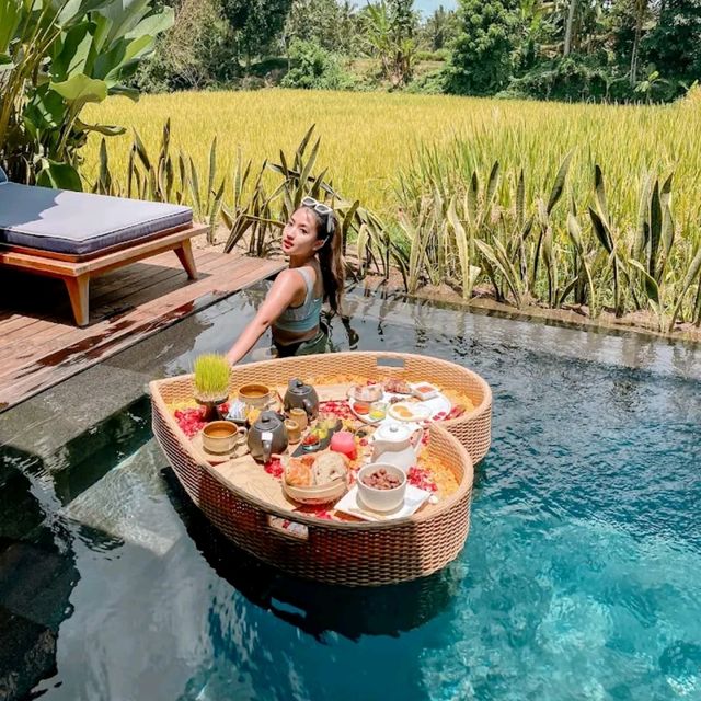 nice resort with a cafe