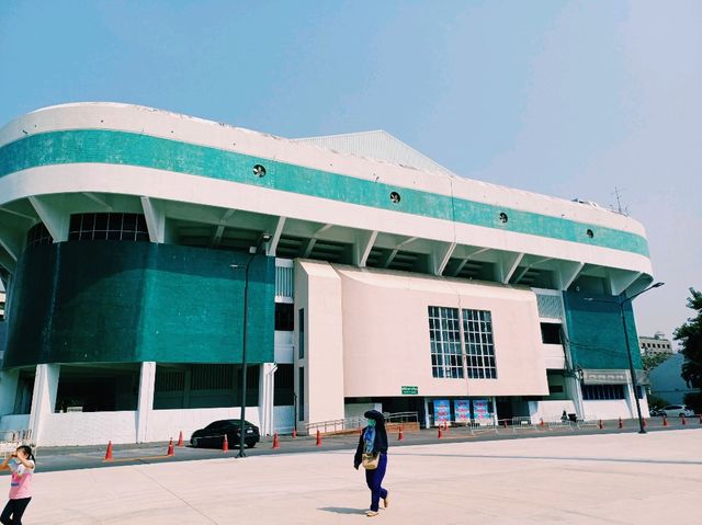 泰國曼谷市中心素坤逸區百年老體育場百年大學校區一日遊行程，體驗曼谷百年歷史底蘊，適合休閒打卡拍照📸