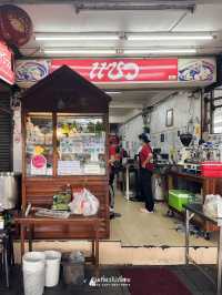 แซว ก๋วยเตี๋ยวริมทางคนแน่นย่านทองหล่อ