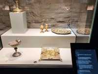 [🇨🇭ザンクト・ガレン] 修道院図書館の展示室で中世の書物と対話する