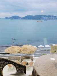 釜山｜Huinnyeoul Beach 南洋風海景咖啡廳，一秒飛去海島度假 藏身在釜山白淺灘文化村旁的這間人氣咖啡廳  
