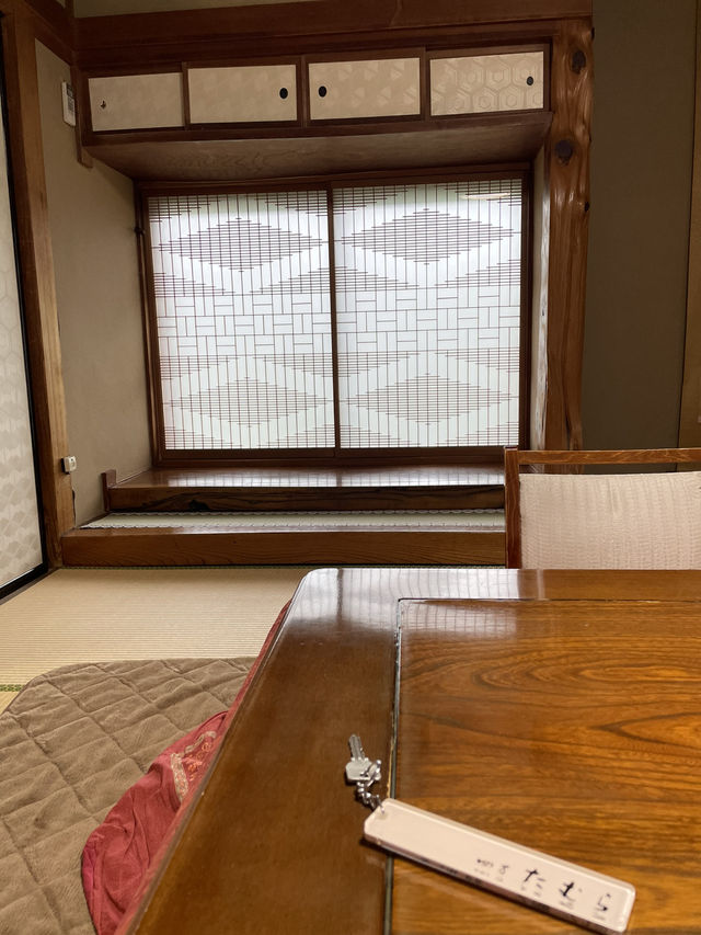 【群馬】創業500年 茅葺き屋根の重厚な玄関
