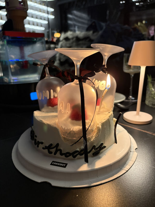 【韓国・ソウル🇰🇷】パーティーで盛り上がるオーダーケーキ🎂🖤