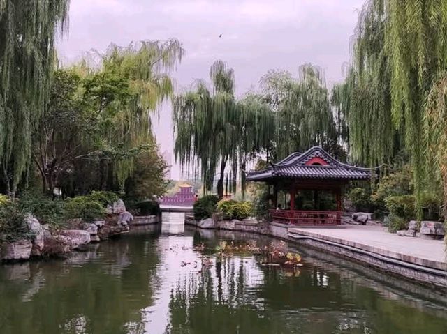 大明湖走一圈，超然樓拍點燈
