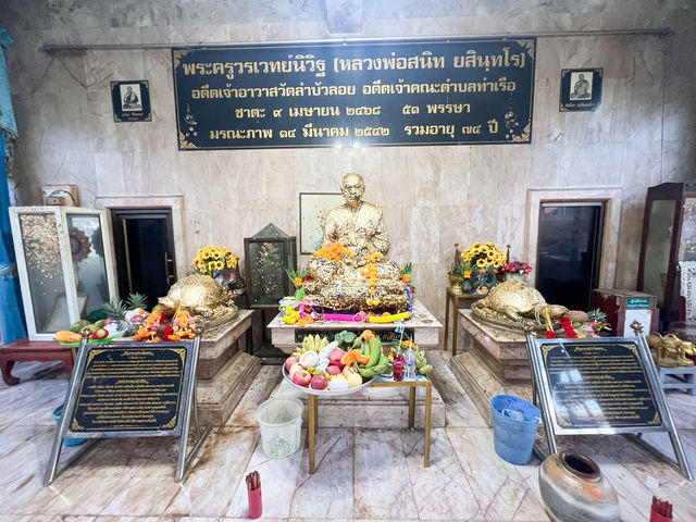 ขอพรโชค ลาภ ทำมาค้าขึ้น ที่วัดลำบัวลอย