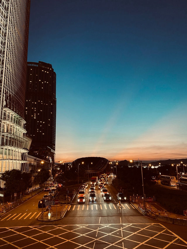 🏙️** 中環夜景：璀璨高樓大廈的魅力**🏙️