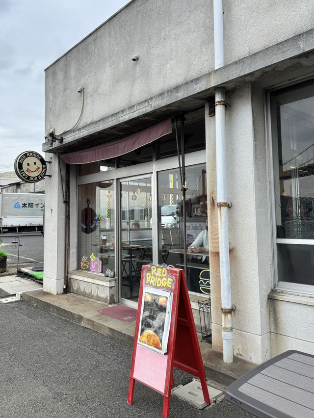 【北九州グルメ】赤い大きな橋｢若戸大橋｣を見ながらバーガードッグが食べられる🍔