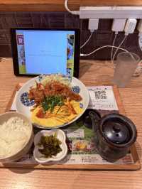 沖繩｜黃金塔塔醬用上三顆蛋 金獎店家「雞全餐」名不虛傳