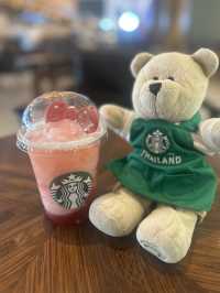 バンコク🇹🇭セブンイレブンが一体となった映えるスタバ☕️