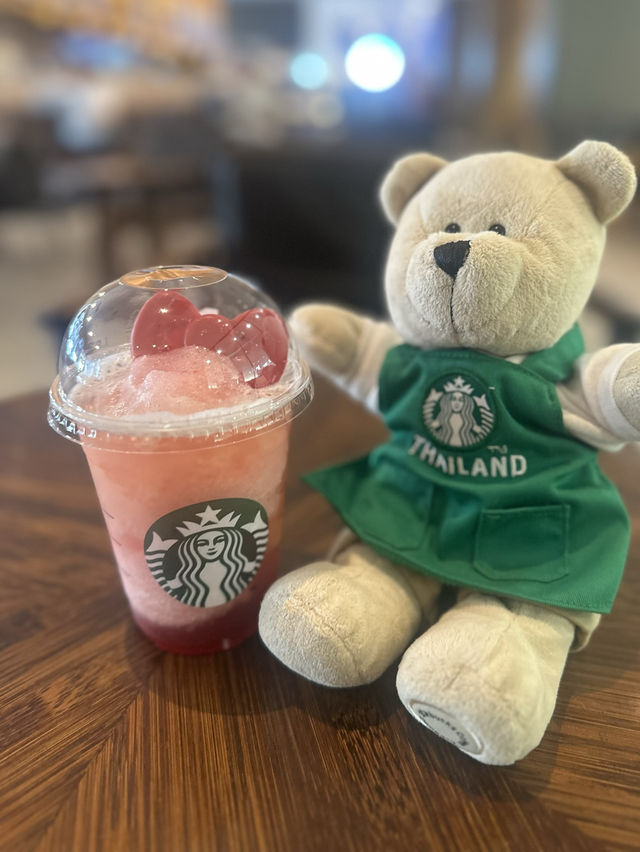 バンコク🇹🇭セブンイレブンが一体となった映えるスタバ☕️