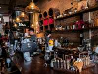 Hidden gem for coffee lovers & bookworms ☕📚