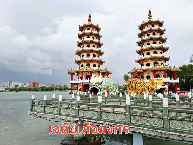 เจดีย์หลงหู่ กลางสระบัว🪷