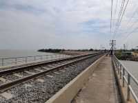 รถไฟลอยน้ำ บ้านโคกสลุง จ.ลพบุรี