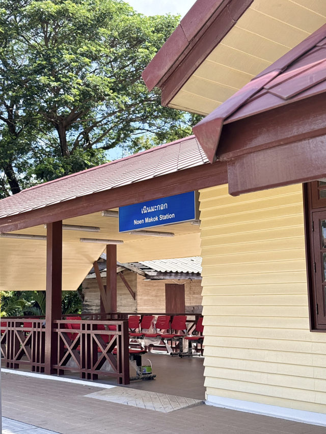 สถานีรถไฟเนินมะกอก