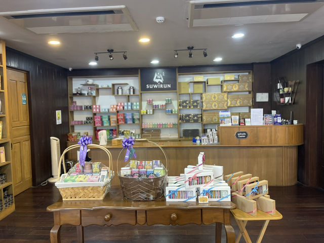 สุวิรุฬห์ ชาไทย สาขาธนาลัย (Suwirun TeaFé’)