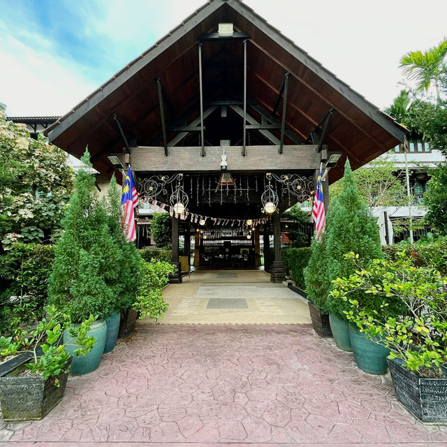A Riverside Haven of Elegance and Serenity