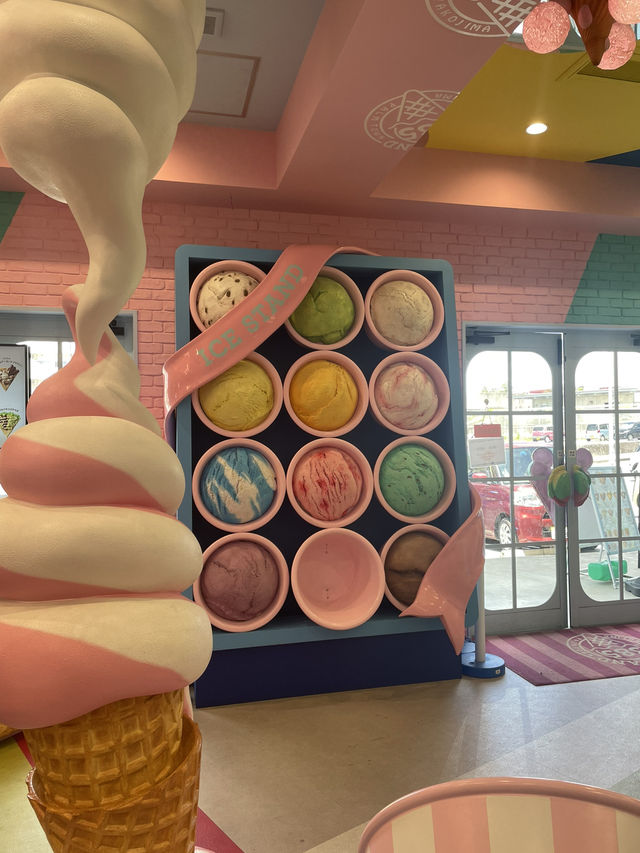 【宮古島　ポップで可愛い店内のアイス屋さん🍨】