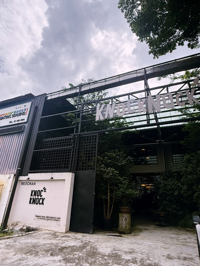 Gourmet in a Container vibe – Knock Knock Café Hits Different”