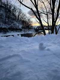 夢幻藍光冰之城！北海道「支笏湖冰濤祭」讓你秒進冰雪童話世界❄️✨