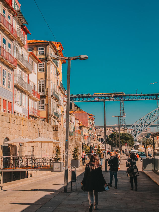 Porto’s Postcard Perfect Pair – Cais da Ribeira & Luís I Bridge