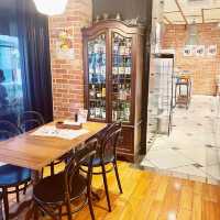 Tiny Tea & Bar