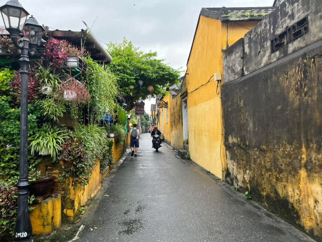 🌸 Wandering Through Hoi An Old Town – Day to Night Magic