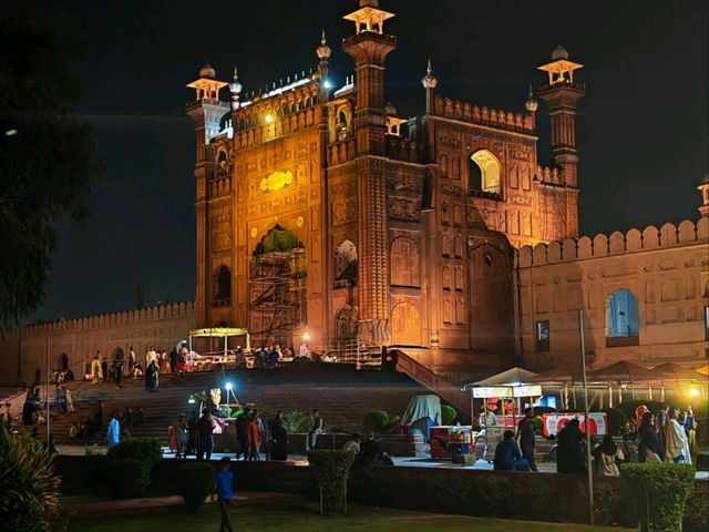 badshahi masjid and Lahore fort 
