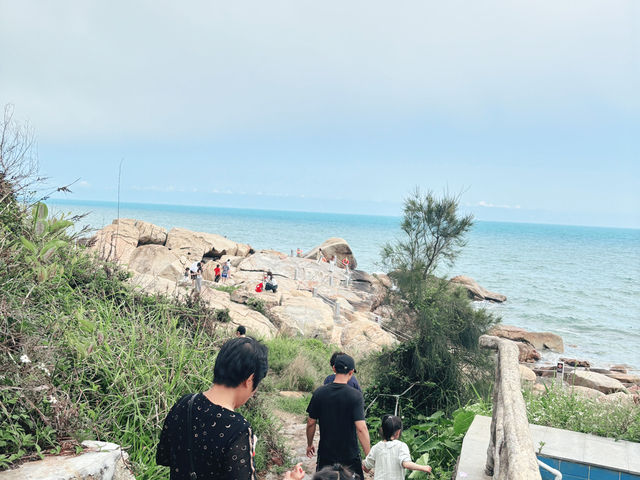 **🌊 汕頭南澳島｜隱藏版地質奇觀「田仔地質公園」免費打卡！海浪與億年礁石的震撼對話**  