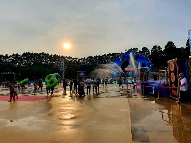 Wave Riders Wanted: Chimelong’s Water Kingdom Awaits! 