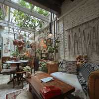 Bohemian Vibes & Bold Flavors – My Visit to Cara Caro Café, Penang