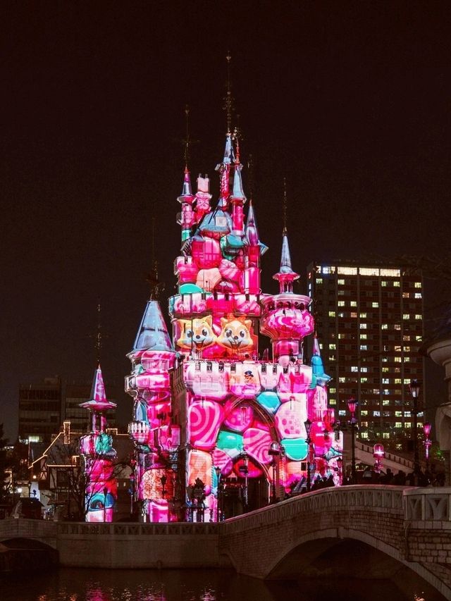 Lotte World Magic Island in Christmas attire